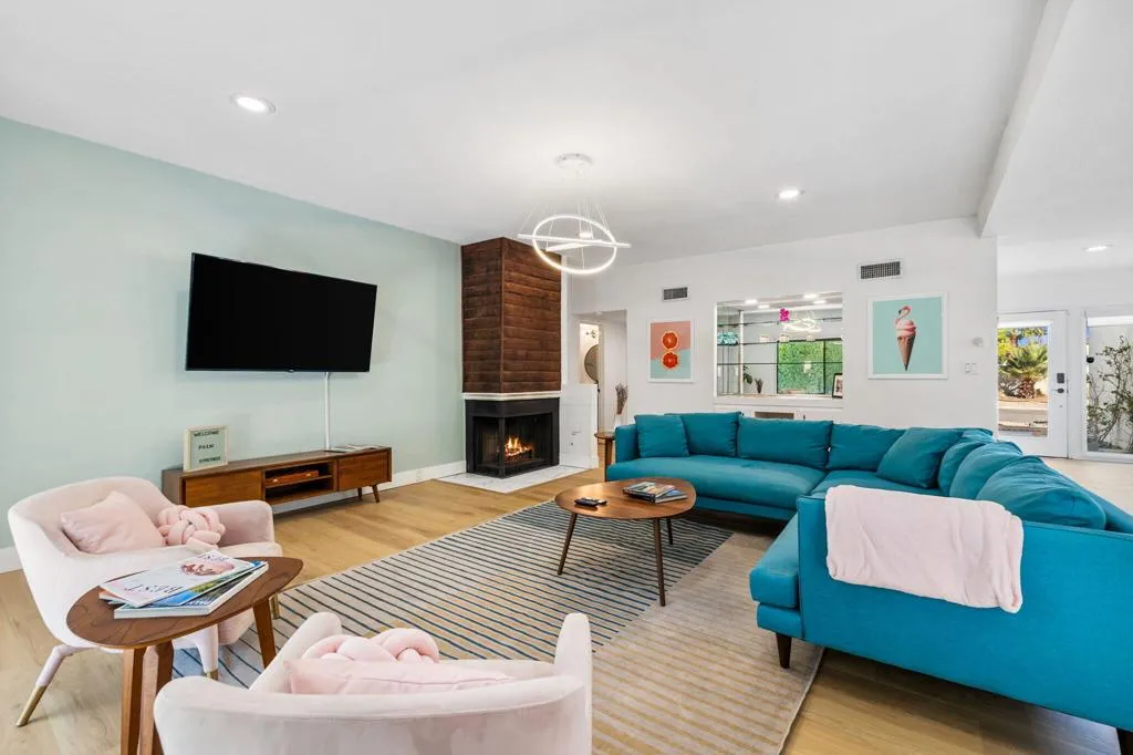 1433 E Caleta Way, Palm Springs, California 92262 home-pic-14